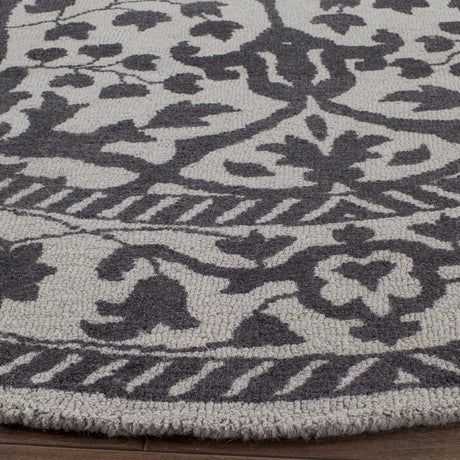 Safavieh Restoration Vintage 6'-0" x 6'-0" Rug in Silver / Grey