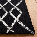 Safavieh Metro 4'-0" x 6'-0" Rug in Black / Ivory