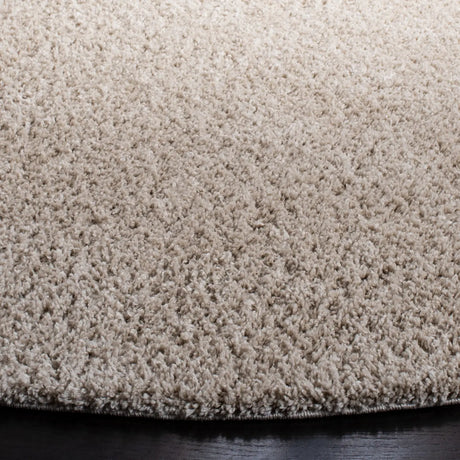 Safavieh August Shag 500 6'-7" x 6'-7" Rug in Beige