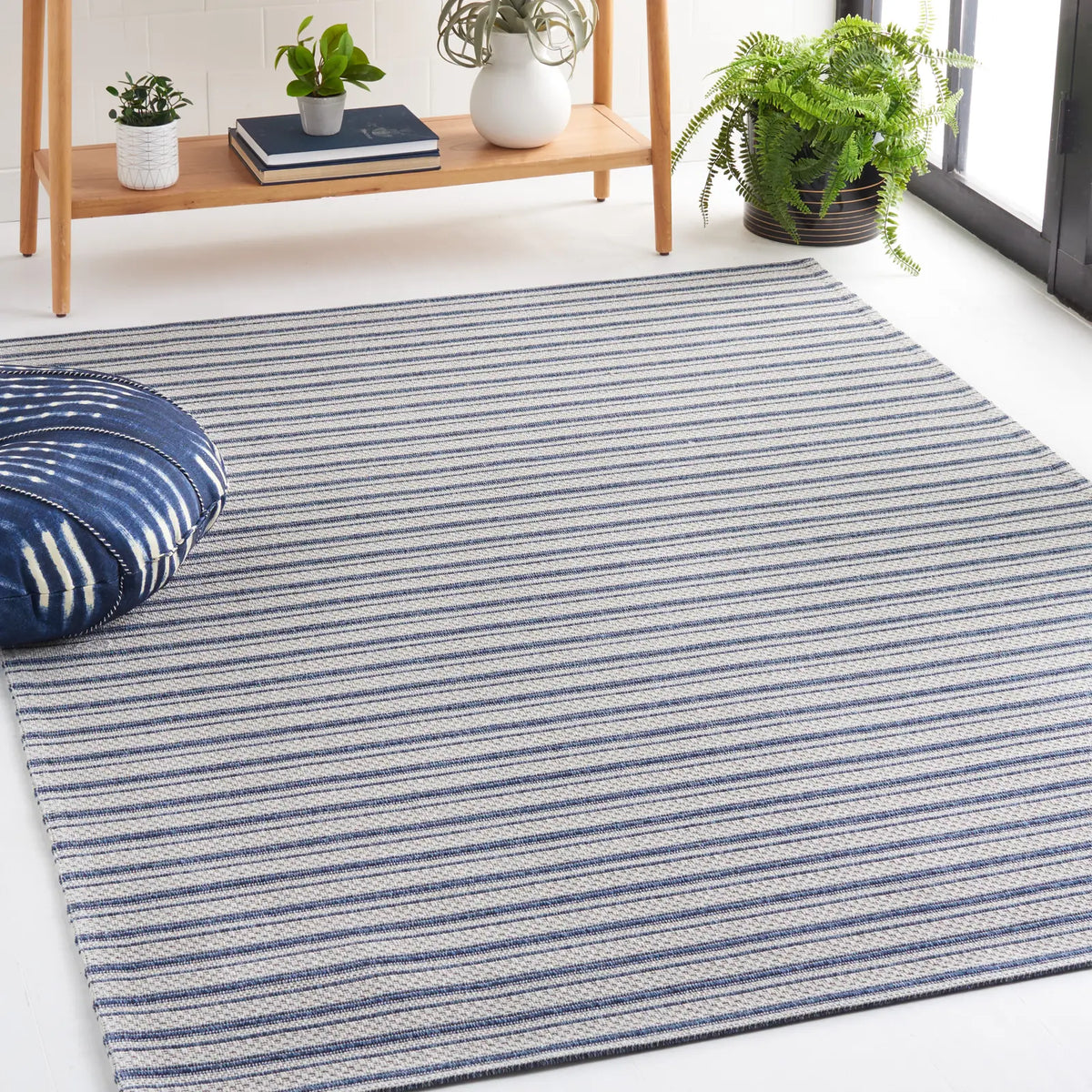 Safavieh Martha Stewart 5'-0" x 7'-0" Rug in Navy / Light Grey