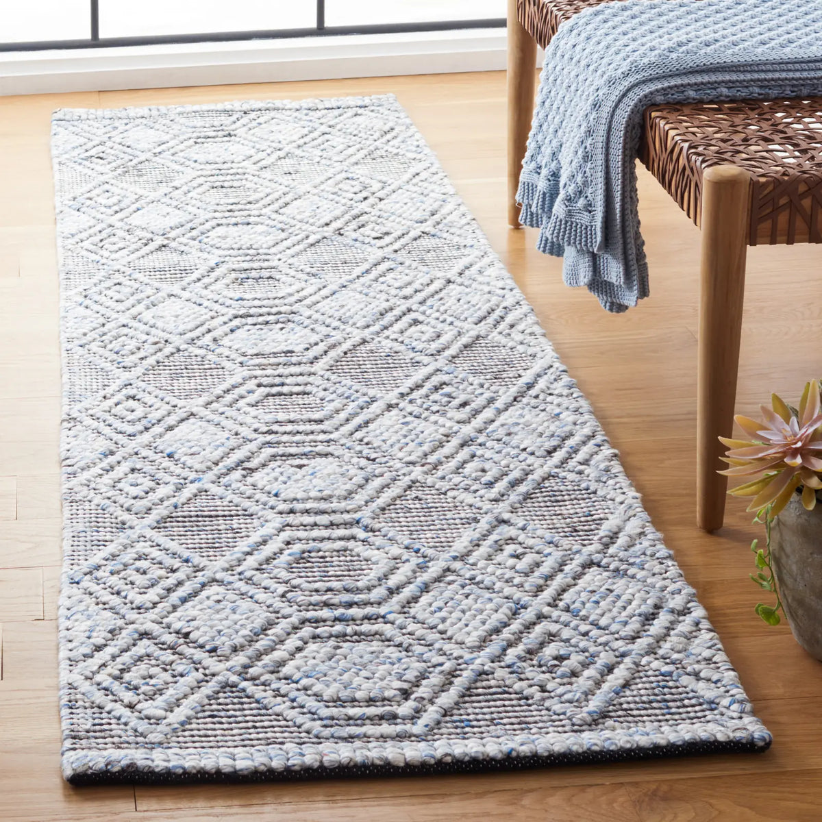 Safavieh Natura 2'-3" x 8'-0" Rug in Blue