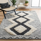 Safavieh Kenya 6'-0" x 9'-0" Rug in Ivory / Black