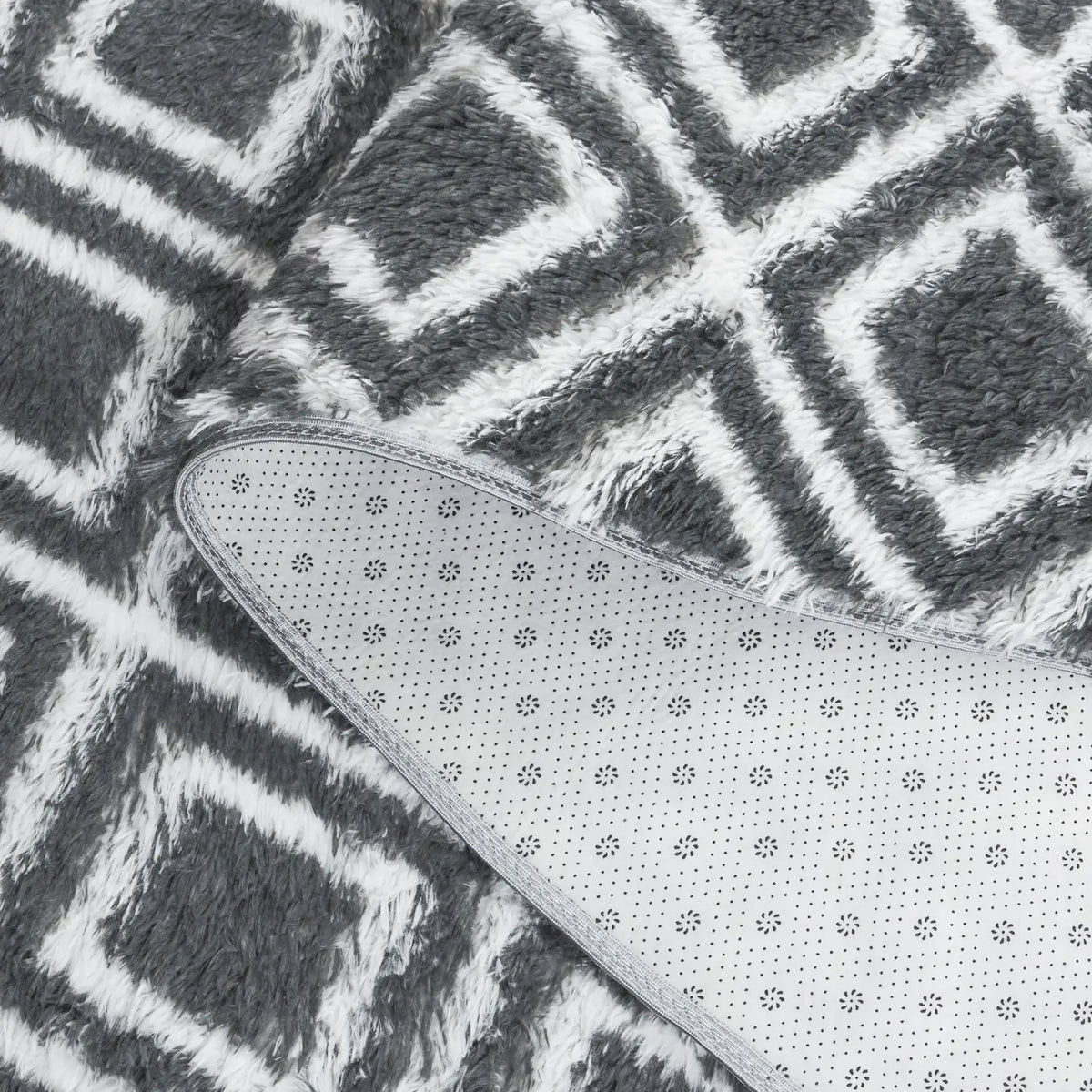 Safavieh Rainbow Shag 4'-0" x 6'-0" Rug in Charcoal / White
