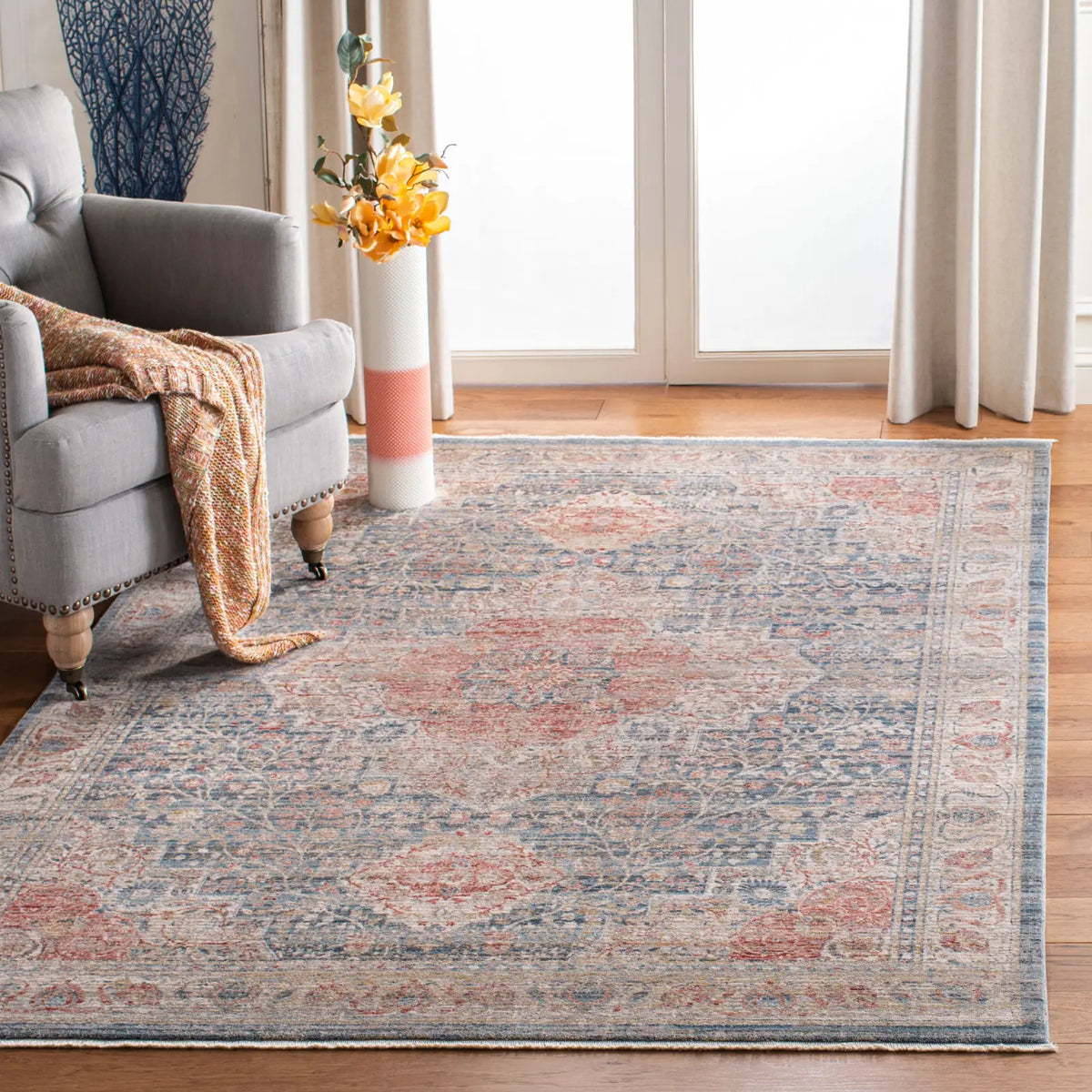 Safavieh Kenitra 600 4'-0" x 6'-0" Rug in Blue / Ivory