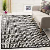 Safavieh Montauk 4'-0" x 6'-0" Rug in Black / Ivory