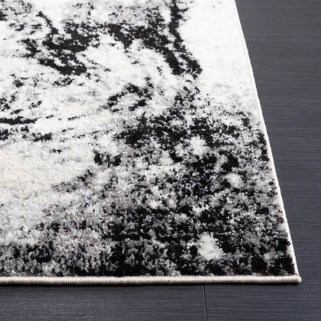 Safavieh Tulum 4'-0" x 6'-0" Rug in Ivory / Black