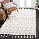 Safavieh Casablanca 5'-0" x 8'-0" Rug in Ivory / Silver