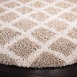 Safavieh Sgd-Dallas Shag 6'-0" x 6'-0" Rug in Beige / Ivory