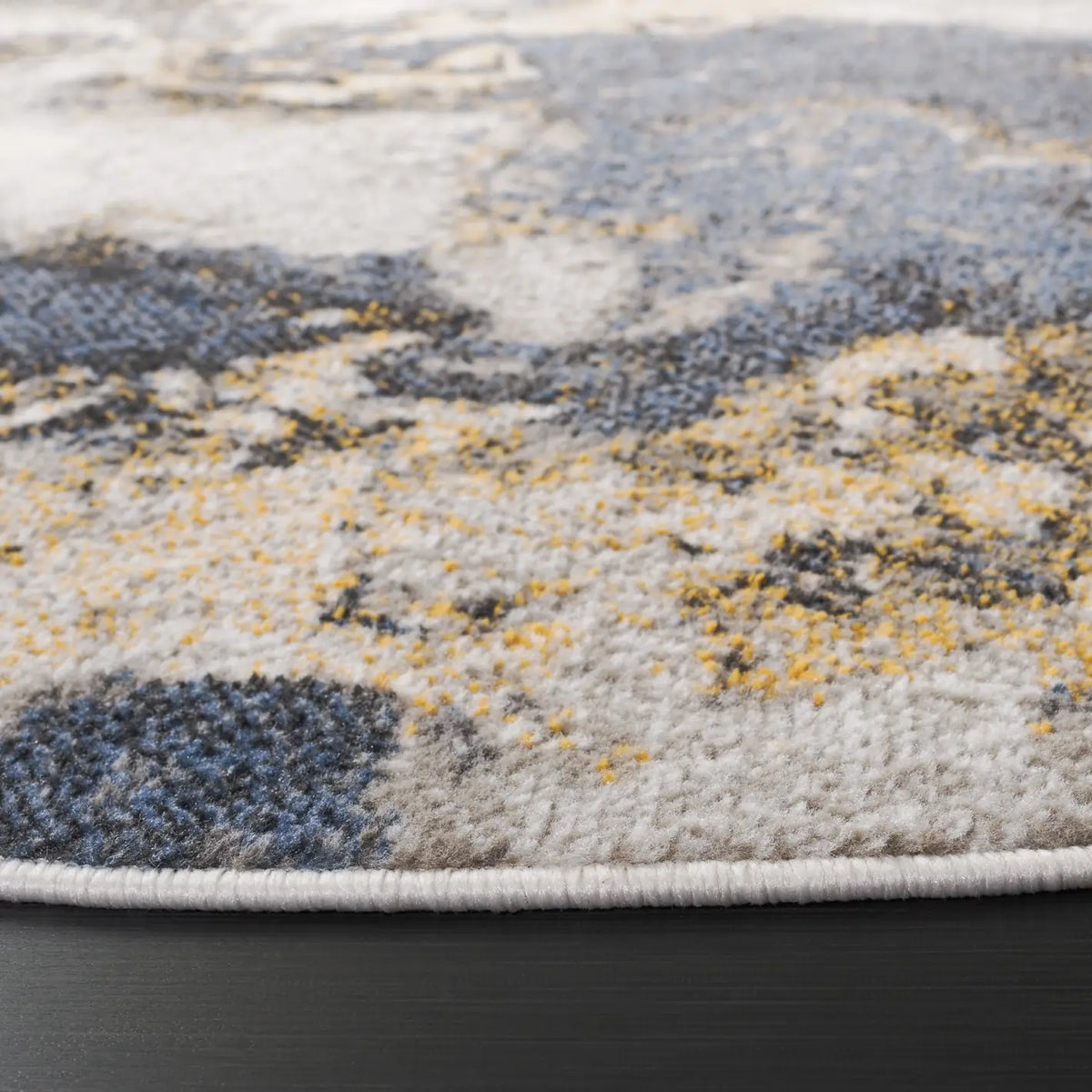 Safavieh Pyramid 6'-7" x 6'-7" Rug in Grey / Navy Gold