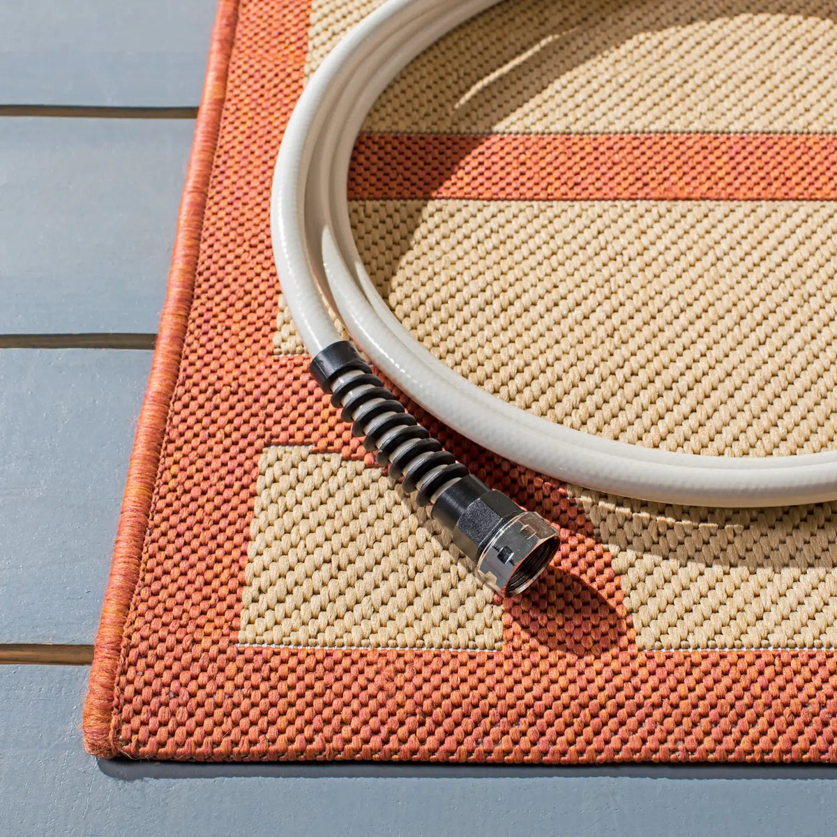 Safavieh Martha Stewart 4'-0" x 5'-7" Rug in Beige / Terracotta