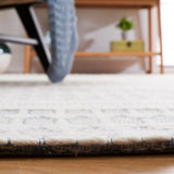 Safavieh Marbella 4'-0" x 6'-0" Rug in Navy / Ivory