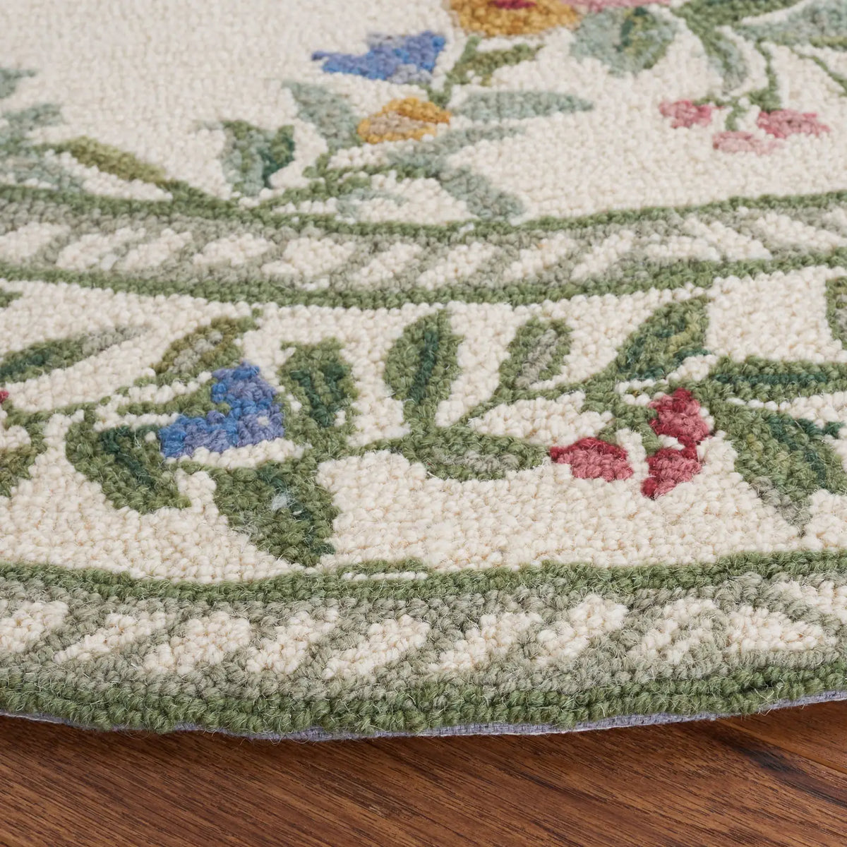 Safavieh Chelsea 5'-6" x 5'-6" Rug in Ivory