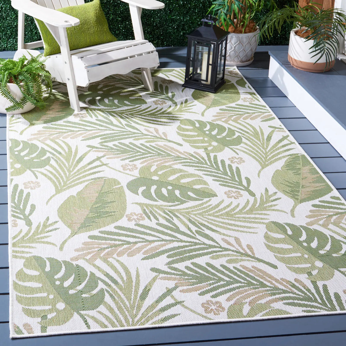 Safavieh Courtyard 4'-0" x 5'-7" Rug in Ivory / Green