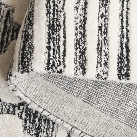 Safavieh Abstract 4'-0" x 6'-0" Rug in Black / Ivory
