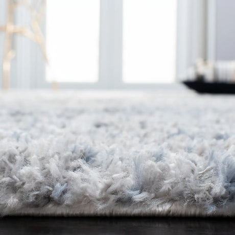 Safavieh Berber Shag 200 4'-0" x 6'-0" Rug in Ivory / Grey
