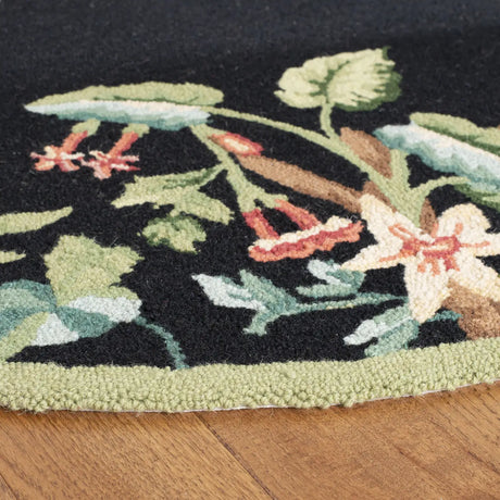 Safavieh Chelsea 5'-6" x 5'-6" Rug in Black / Green