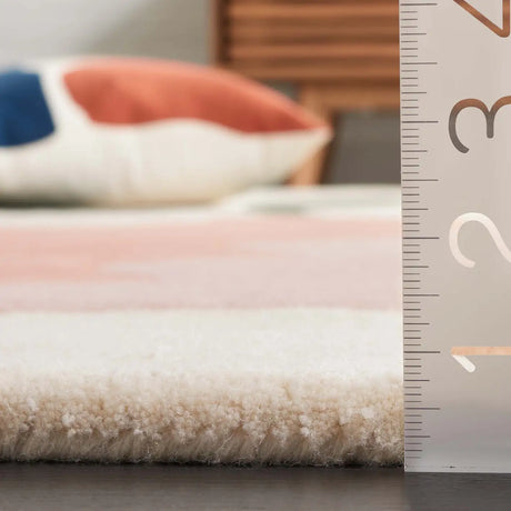Safavieh Rodeo Drive 4'-0" x 6'-0" Rug in Ivory / Pink