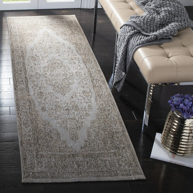 Safavieh Classic Vintage 2'-4" x 8'-0" Rug in Grey