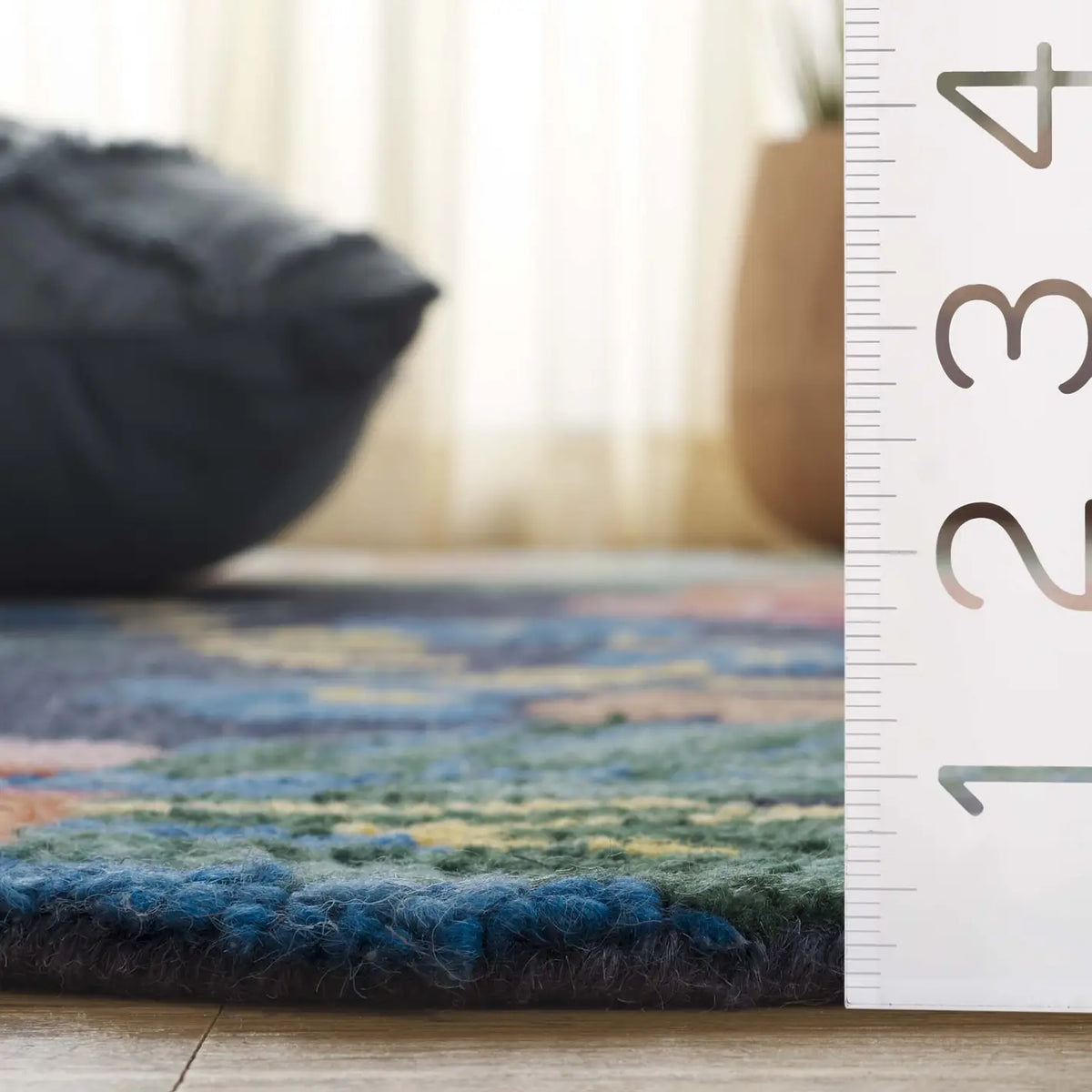 Safavieh Jardin 4'-0" x 6'-0" Rug in Navy / Pink