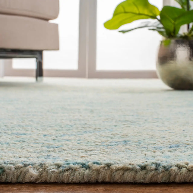 Safavieh Ikat 4'-0" x 6'-0" Rug in Ivory / Blue