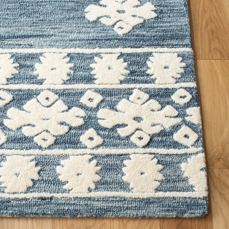 Safavieh Aspen 4'-0" x 6'-0" Rug in Navy / Ivory