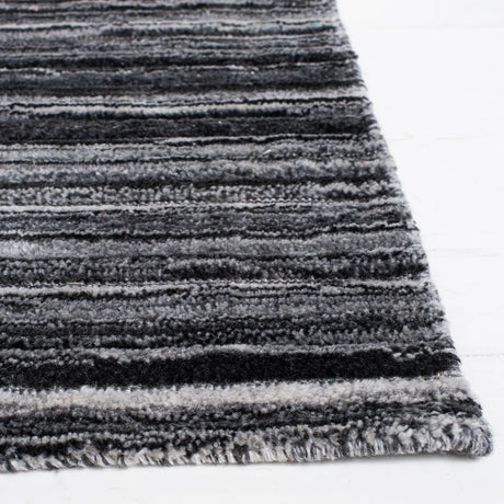 Safavieh Elements 4'-0" x 6'-0" Rug in Black / Grey