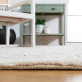Safavieh Casablanca 4'-0" x 6'-0" Rug in Ivory / Black