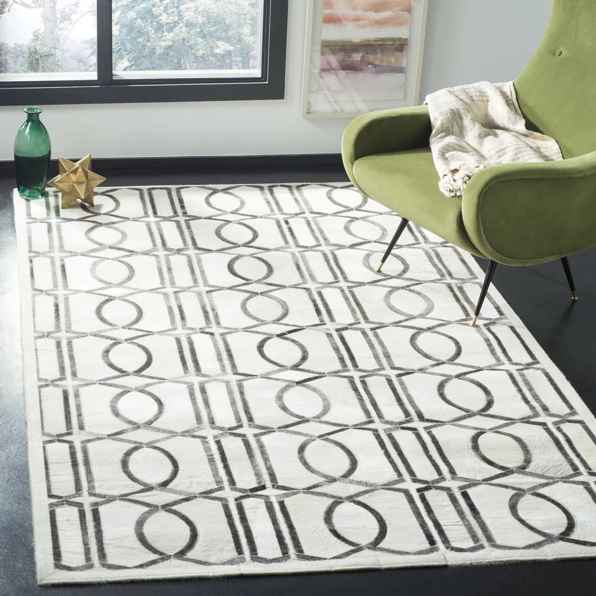 Safavieh Studio Leather 5'-0" x 8'-0" Rug in Ivory / Grey