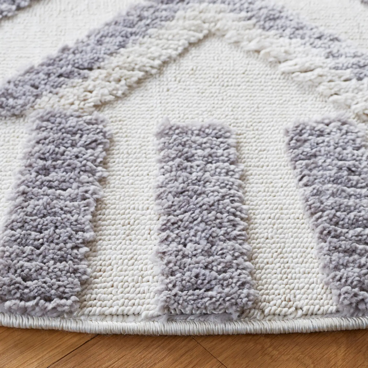 Safavieh Marrakesh 6'-7" x 6'-7" Rug in Ivory / Grey