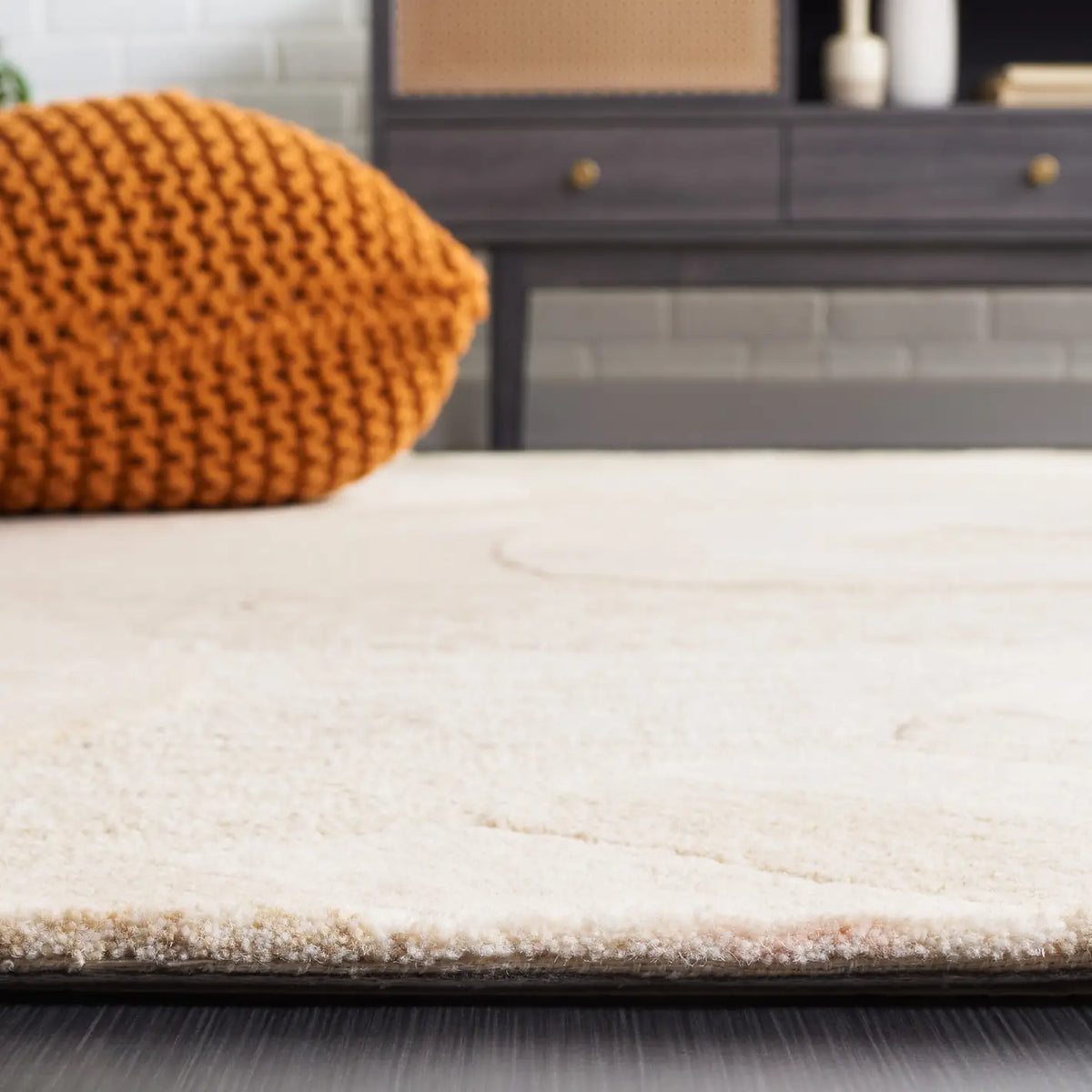 Safavieh Fifth Avenue 5'-0" x 8'-0" Rug in Beige / Grey