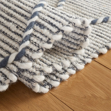 Safavieh Vermont 4'-0" x 6'-0" Rug in Ivory / Denim