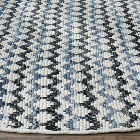 Safavieh Montauk 6'-0" x 6'-0" Rug in Ivory Blue / Black
