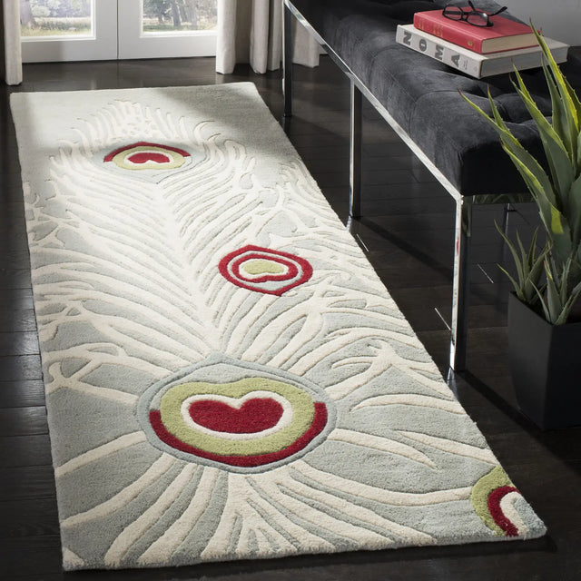 Safavieh Soho 2'-6" x 8'-0" Rug in Grey / Ivory