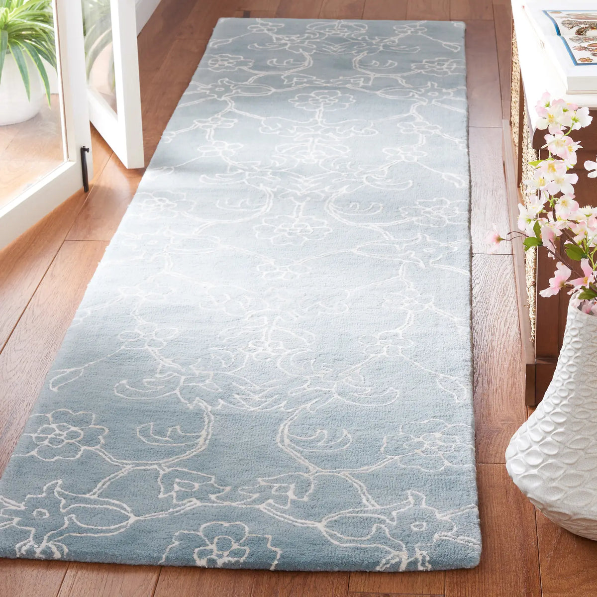 Safavieh Fifth Avenue 2'-3" x 9'-0" Rug in Blue / Ivory