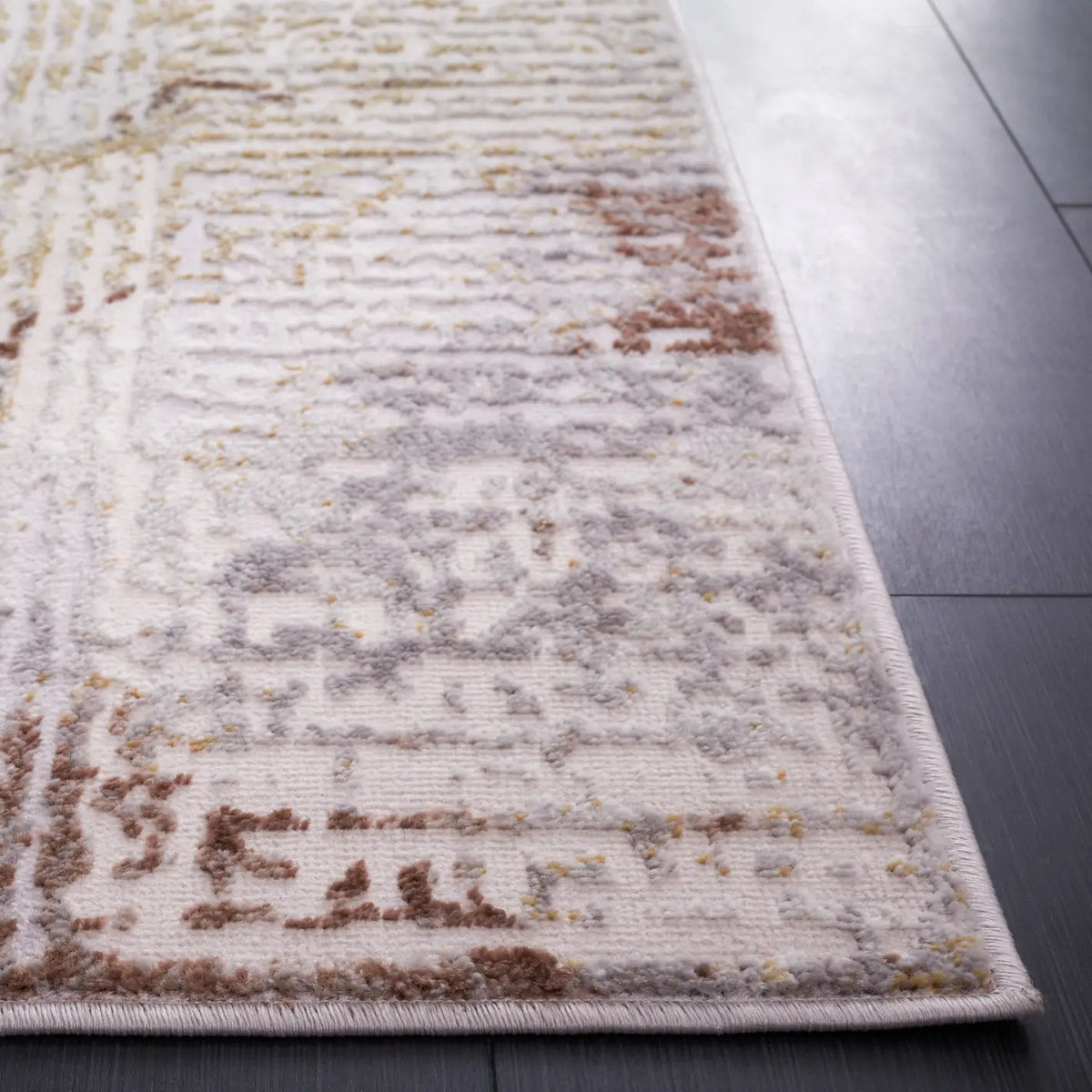 Safavieh Palma 4'-0" x 6'-0" Rug in Beige / Brown