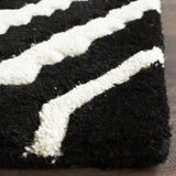 Safavieh Chatham 5'-0" x 8'-0" Rug in Black / Ivory