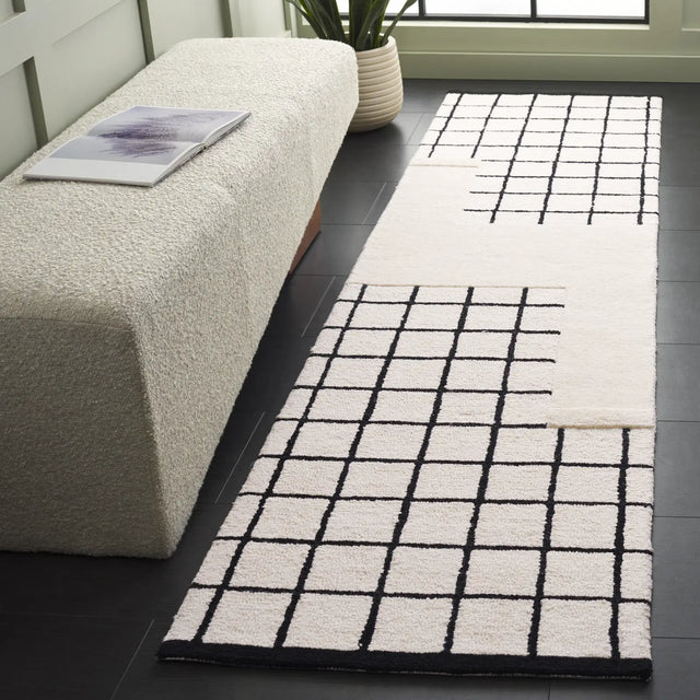 Safavieh Genre 2'-3" x 9'-0" Rug in Ivory / Black