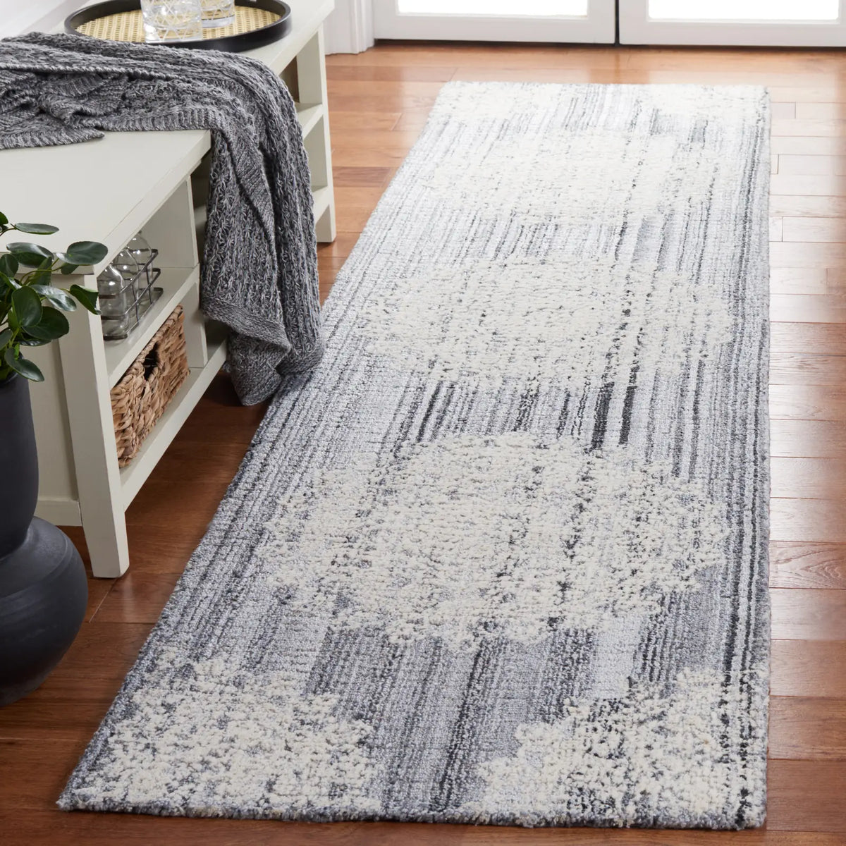 Safavieh Ebony 2'-3" x 9'-0" Rug in Grey / Ivory