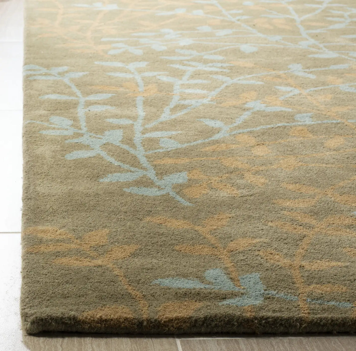 Safavieh Soho 3'-6" x 5'-6" Rug in Light Brown / Multi