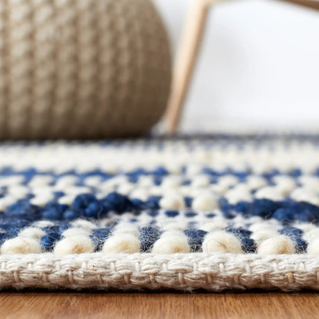 Safavieh Natura 4'-0" x 6'-0" Rug in Navy / Ivory