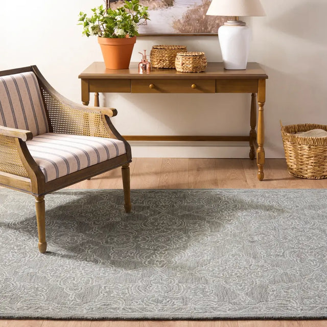 Safavieh Martha Stewart 5'-0" x 8'-0" Rug in Light Grey / Ivory