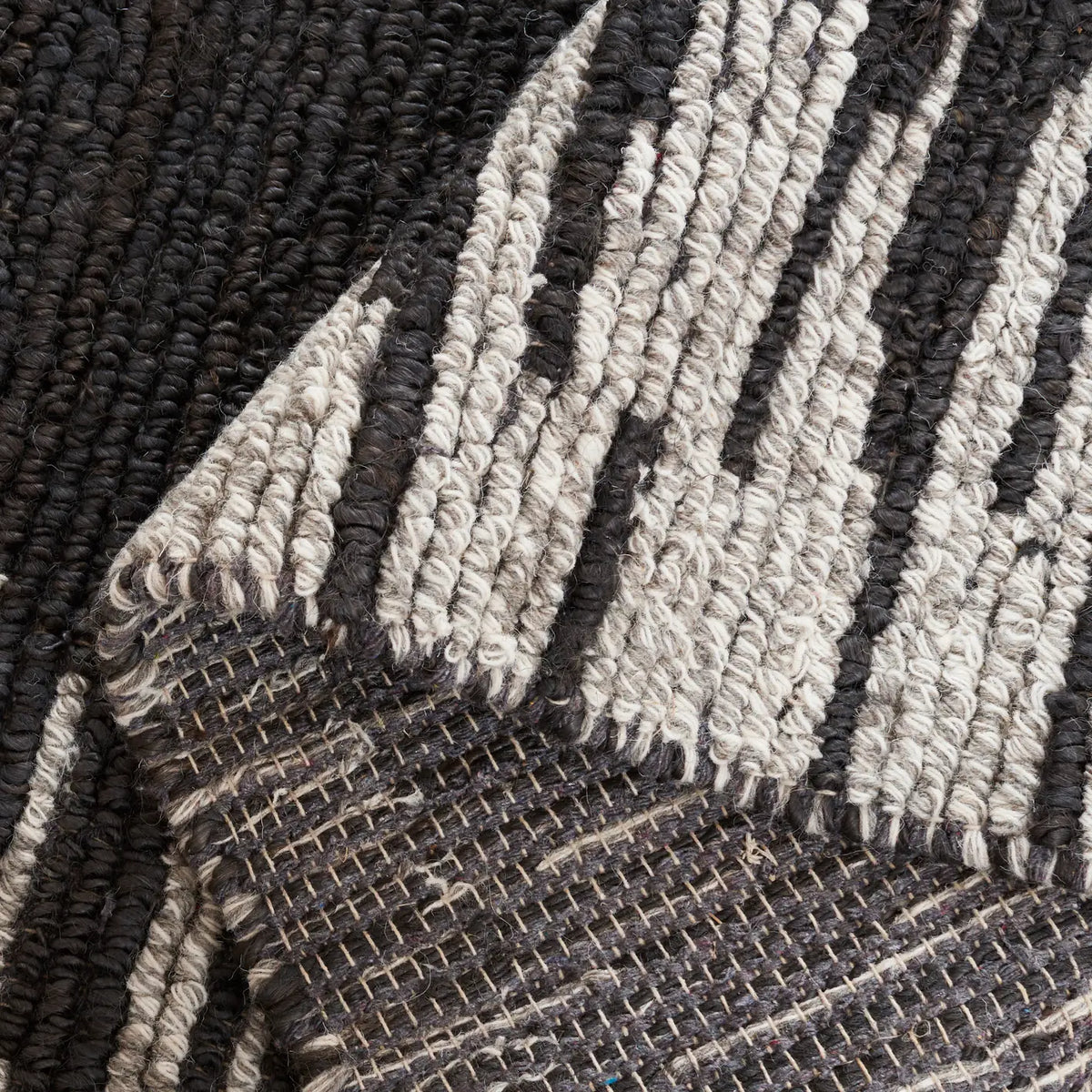 Safavieh Natural Fiber 4'-0" x 6'-0" Rug in Black / Beige
