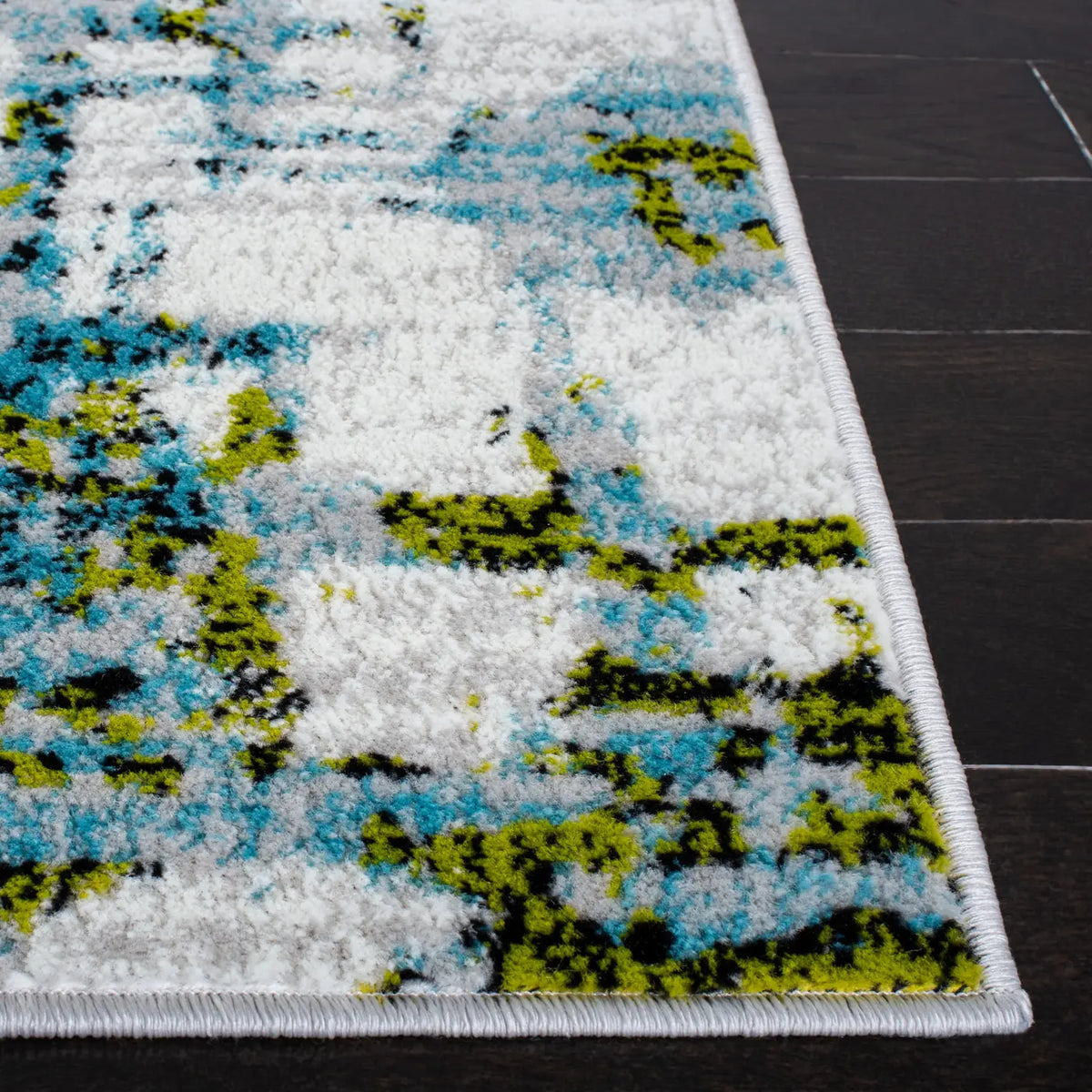 Safavieh Skyler 4'-0" x 6'-0" Rug in Teal / Green
