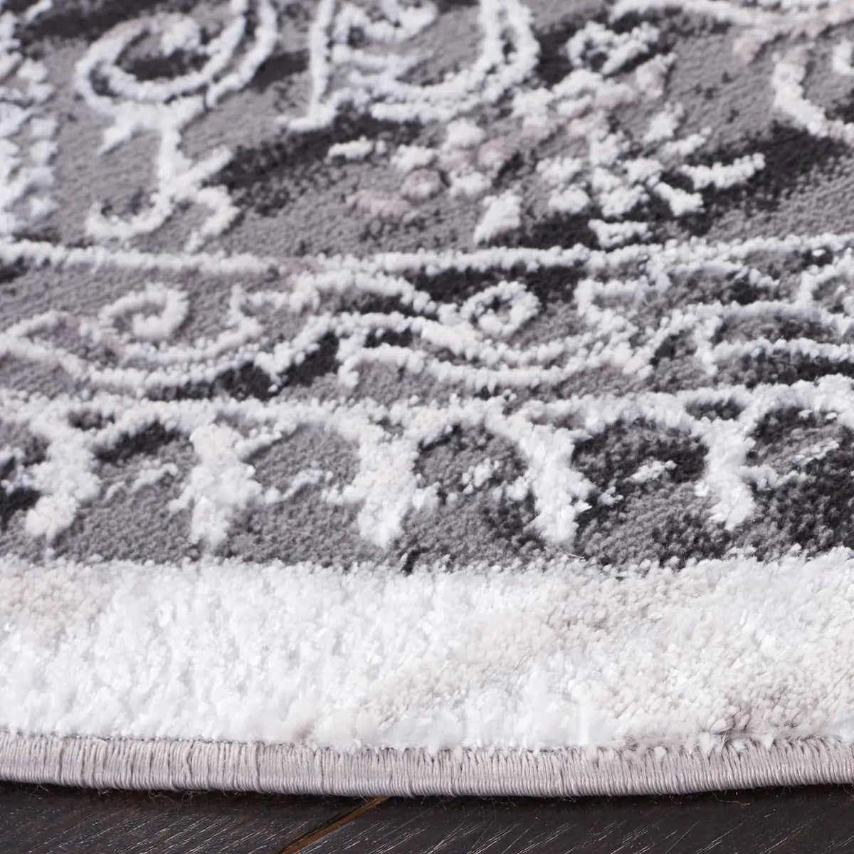 Safavieh Amelia 6'-7" x 6'-7" Rug in Charcoal / Grey