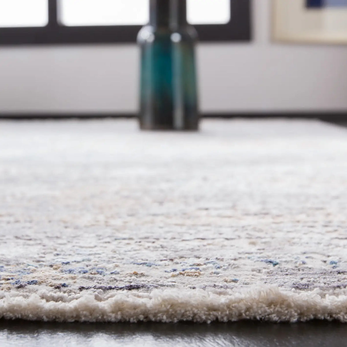 Safavieh Dream 4'-0" x 6'-0" Rug in Grey / Blue