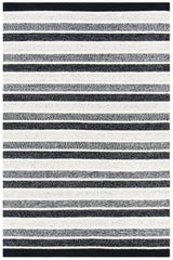 Safavieh Kilim 4'-0" x 6'-0" Rug in Black / Ivory