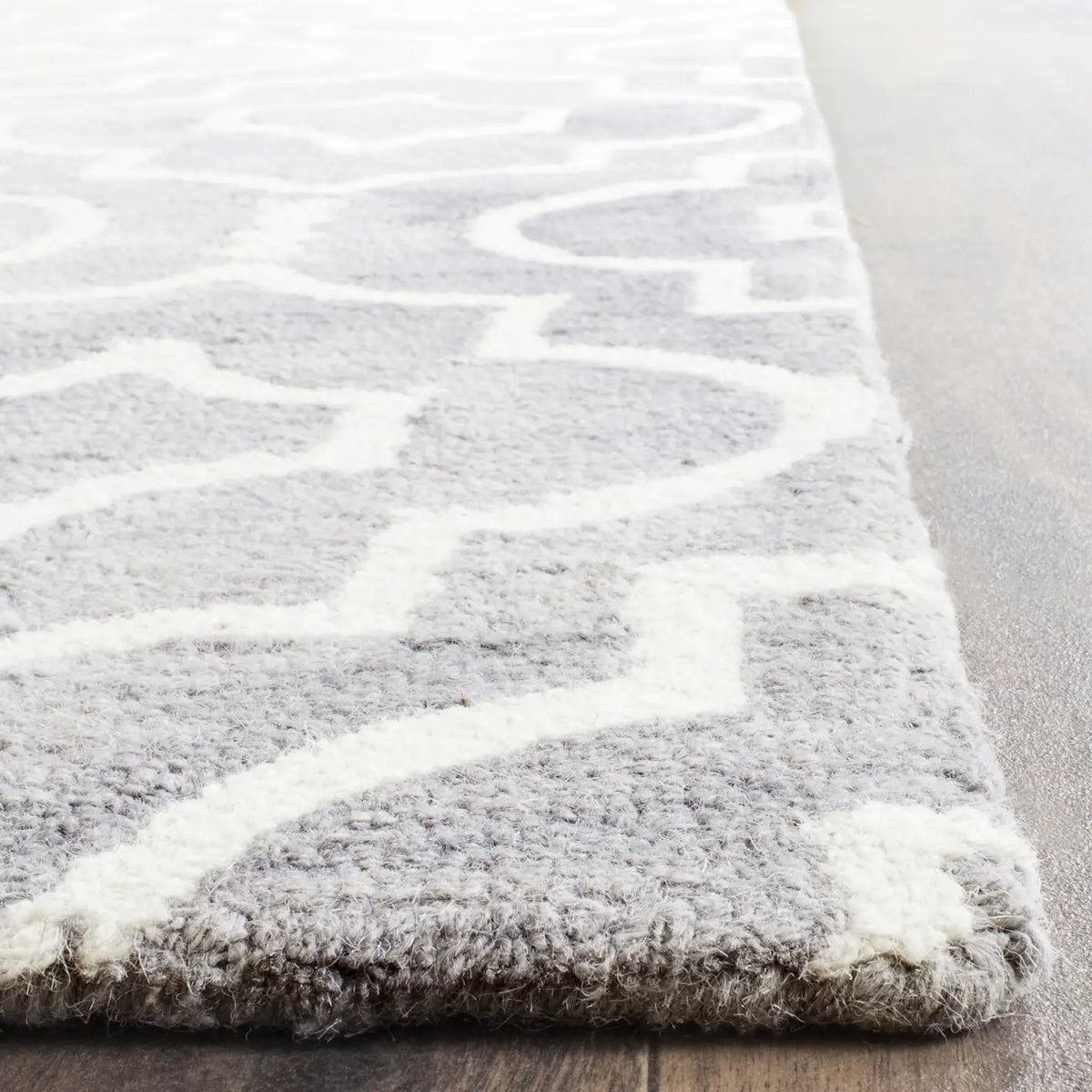 Safavieh Dip Dye 10'-0" x 14'-0" Rug in Grey / Ivory