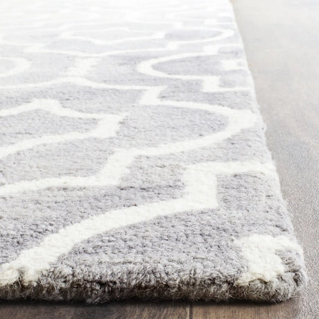 Safavieh Dip Dye 10'-0" x 14'-0" Rug in Grey / Ivory