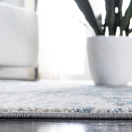 Safavieh Tulum 4'-0" x 6'-0" Rug in Ivory / Blue