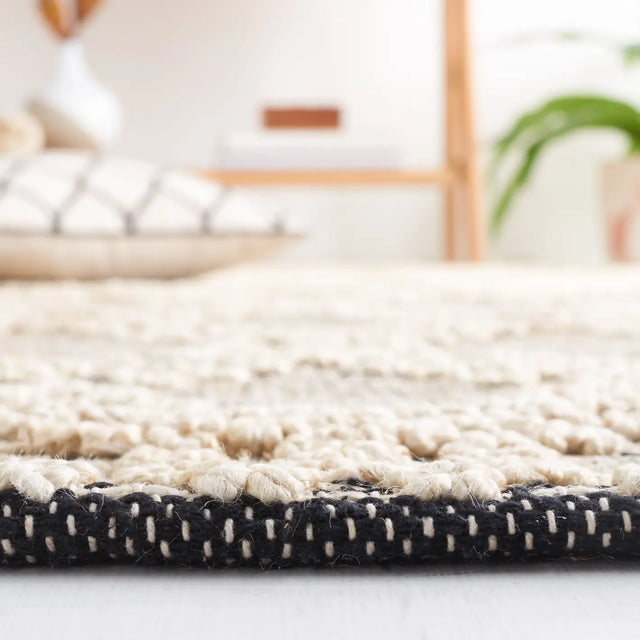 Safavieh Natural Fiber 4'-0" x 6'-0" Rug in Blush / Black